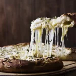 ảnh đẹp pizza và phô mai mozzarella kéo sợi