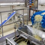 2.Mozzarella bào sợi trong nhà máy